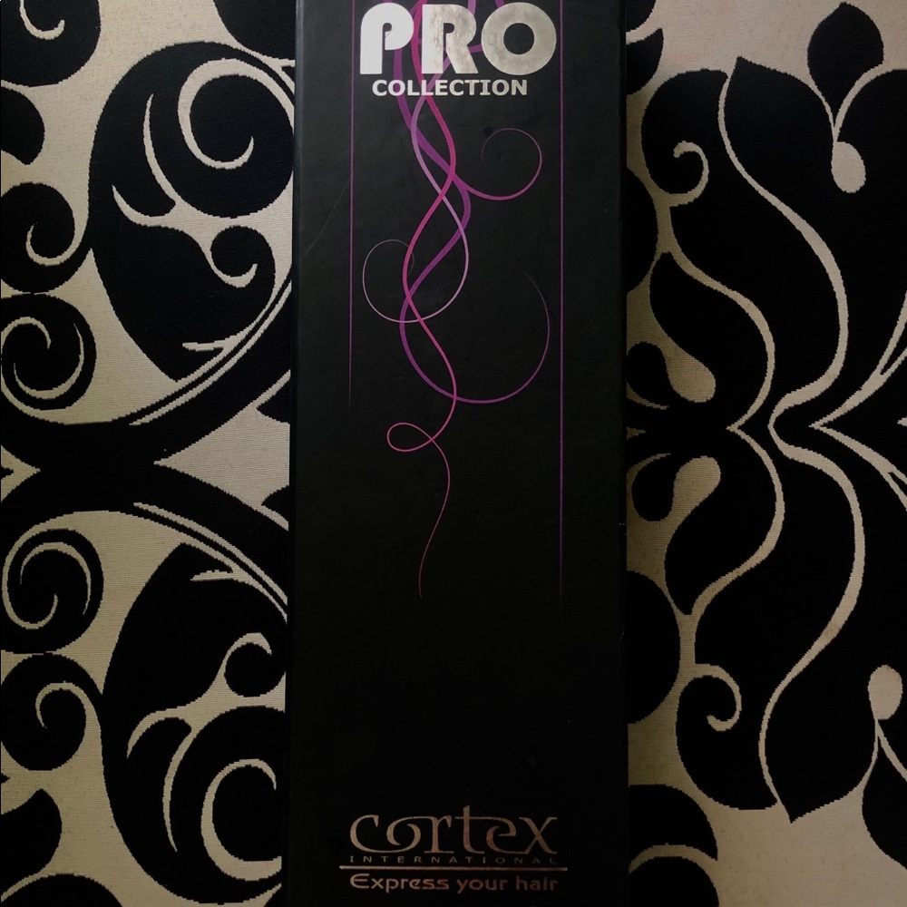 Cortex 1-1/2 inch Black Clipless Curling Iron